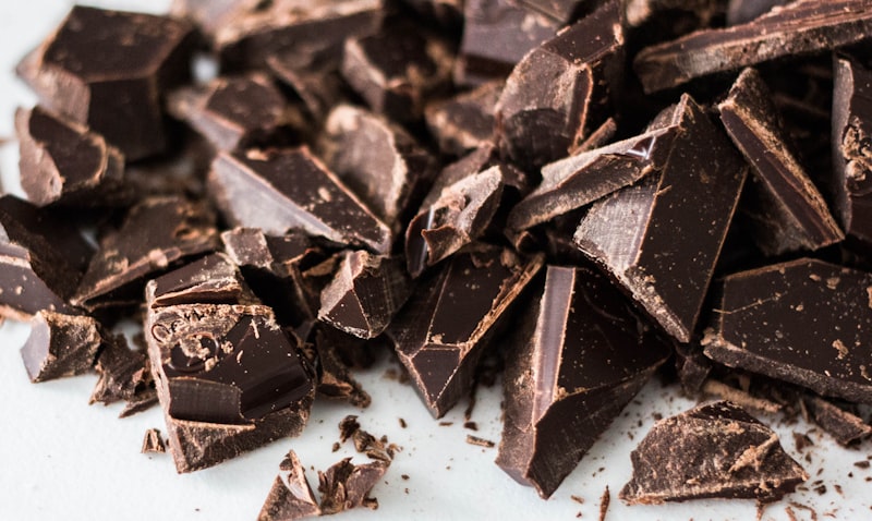 다크 초콜릿 조각